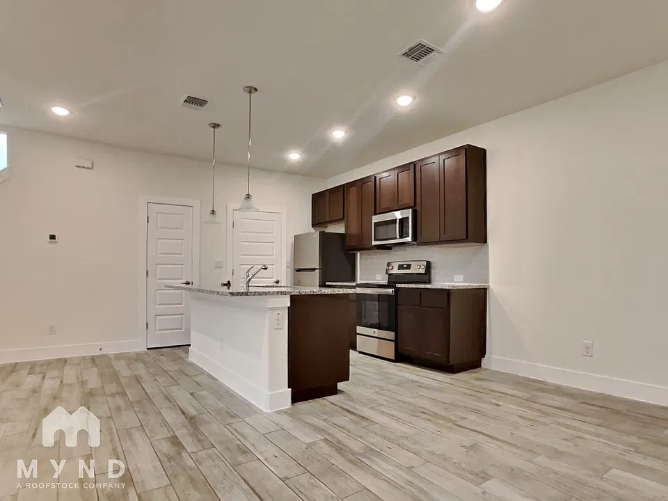 407 Parkline Dr