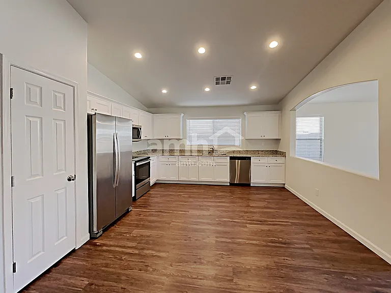 17211 W Watkins St — Photo 3