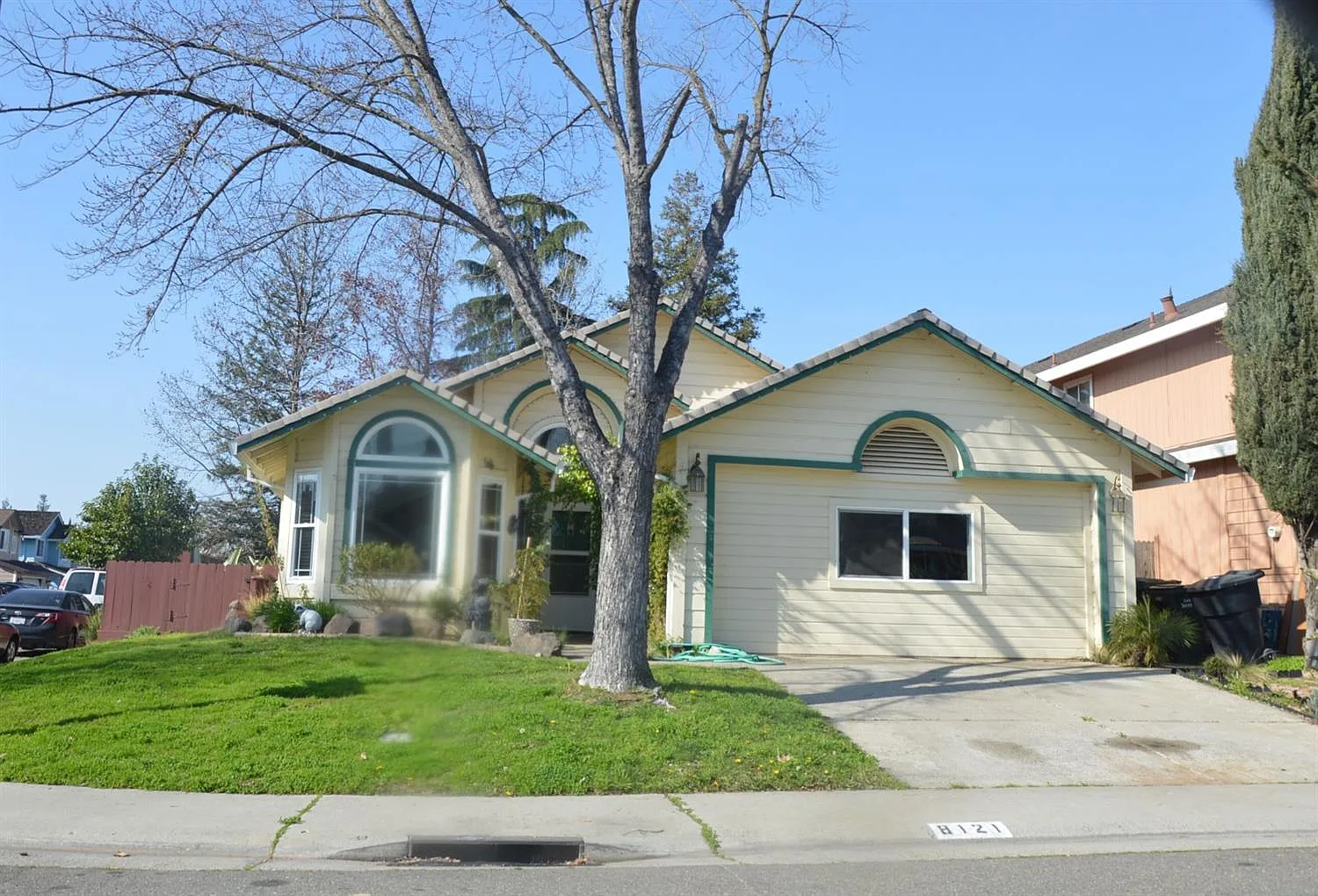 8121 Gloriann Way photo 1
