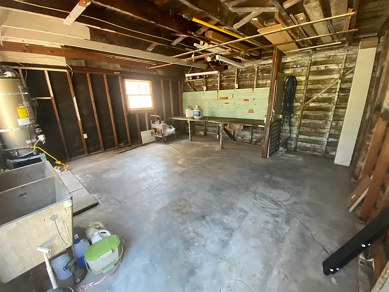 4646 Winona Ave — Photo 17
