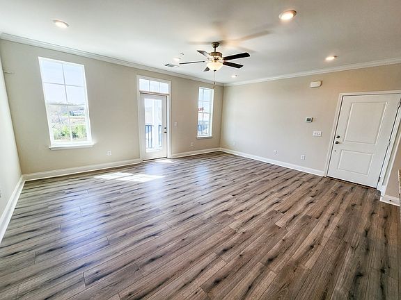4th image of 832 Goswell Dr