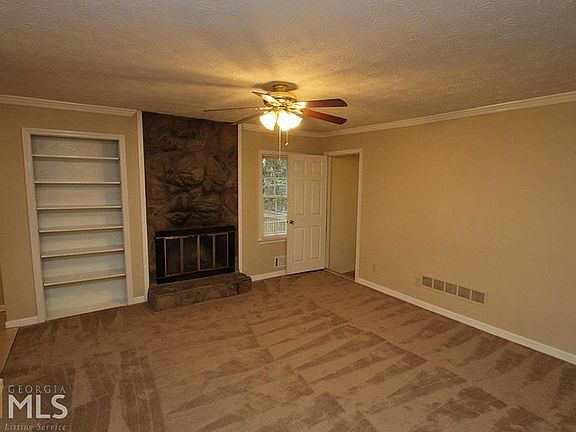 5th image of 243 Windsor Dr
