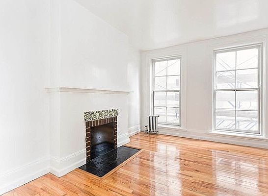 2nd image of 222 W 10th St APT 5B