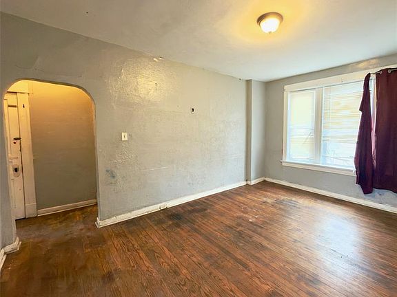3rd image of 3740 Meramec St