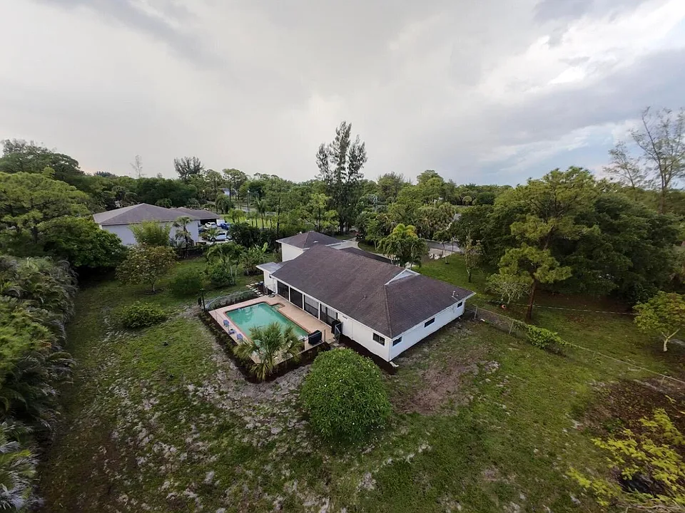 8264 Palomino Dr
