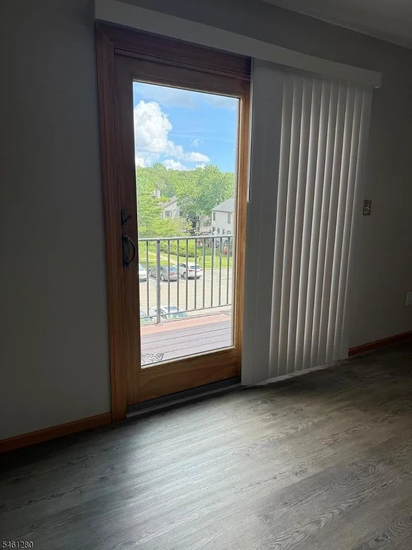 1 bed, 1.0 bath, $2,100 — Photo 3