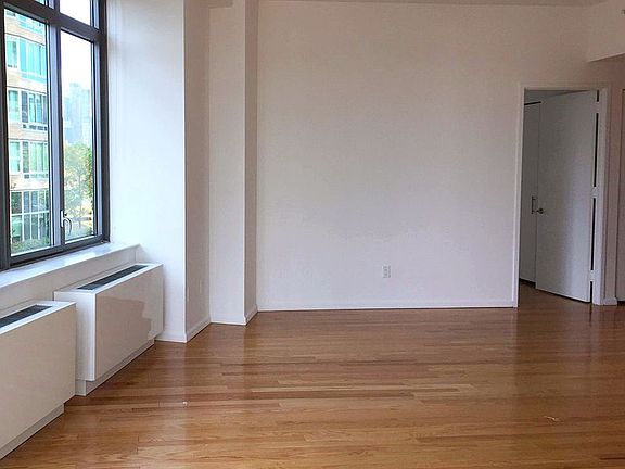 5th image of 4610 Center Blvd APT 1005