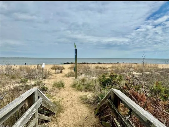 9711 8th View St APT 3, Norfolk, VA 23503