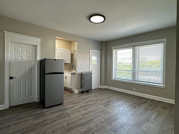 5th image of 4363 N Kenmore Ave APT 502