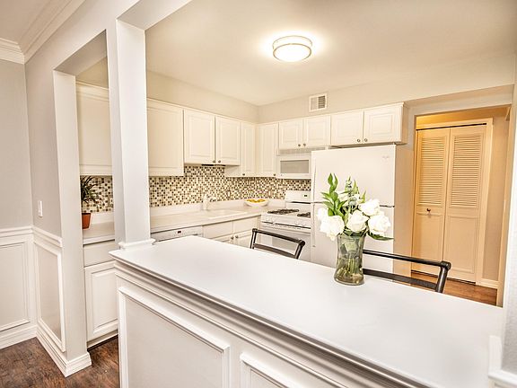 3rd image of 474 Fox Hills Dr N APT 1