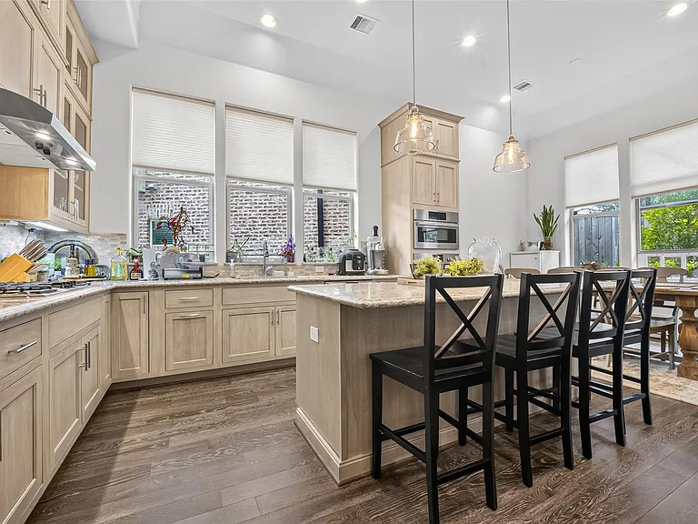 2703 Kinsley Oaks Dr — Photo 11
