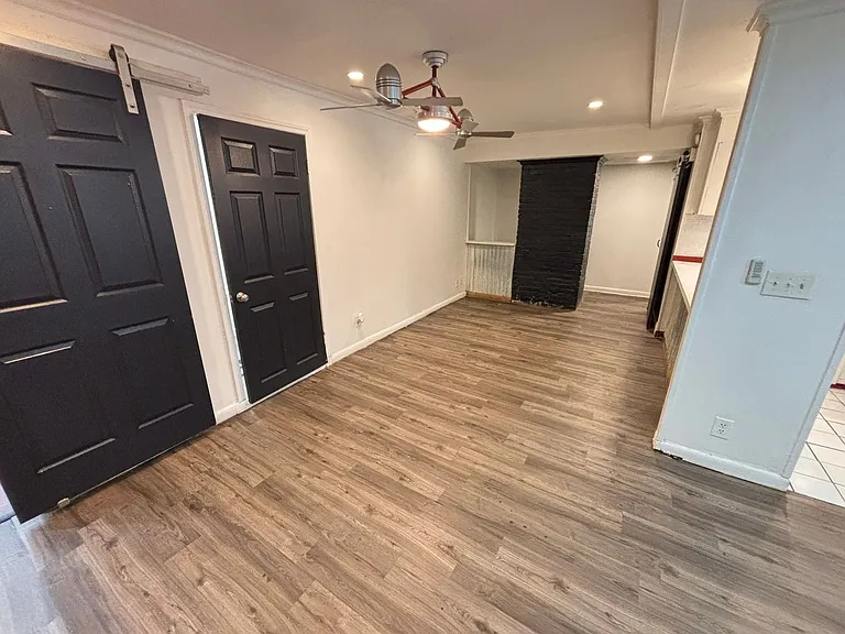 621 N Leverett Ave — Photo 3