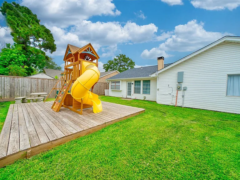 1323 Oakengates Dr — Photo 9
