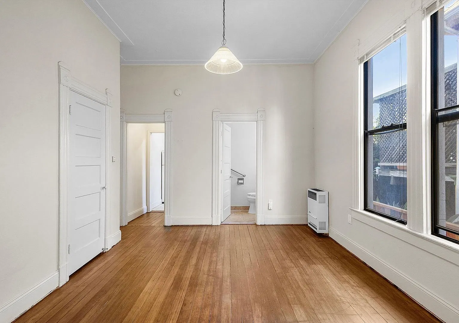 1541 Bay St #2 - Studio | 1 bath — Photo 4