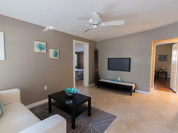 3rd image of 2921 Forest Ln