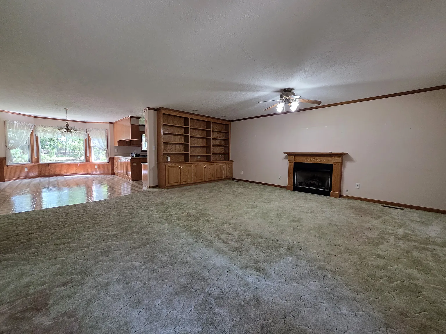 4 bed, 2450 sqft, $1,900 — Photo 3