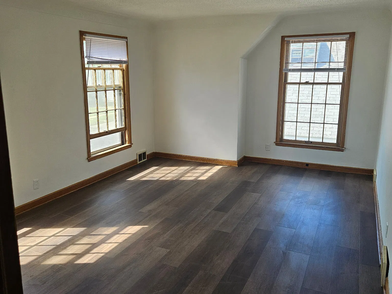 994 Oakdale Ave — Photo 4