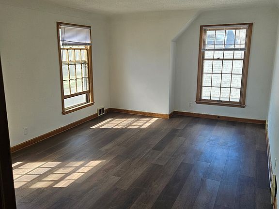 5th image of 994 Oakdale Ave