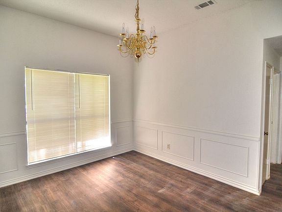 5th image of 8901 Greentree Dr