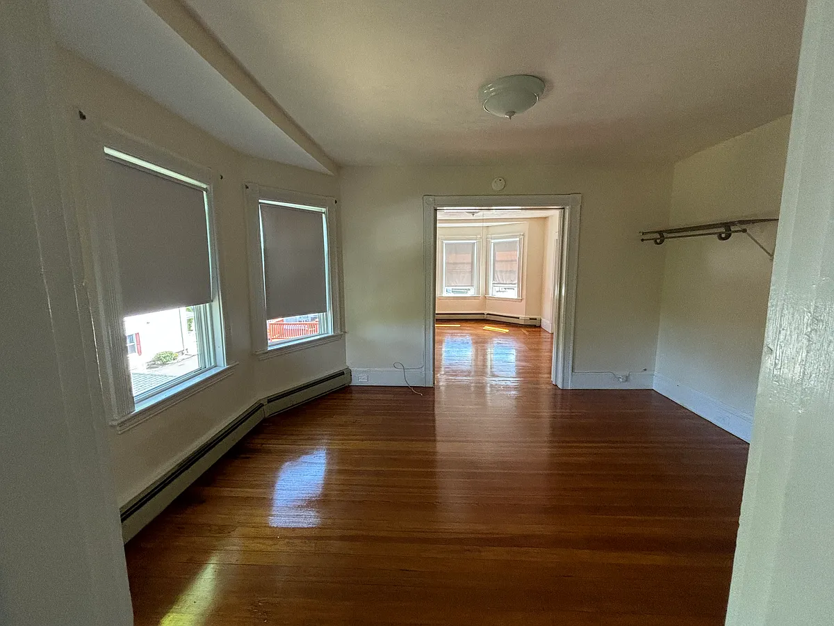 Building Photo - 16 Maple St #3