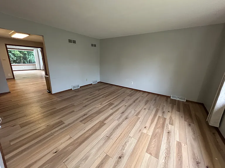 2711 Albany Ct — Photo 3