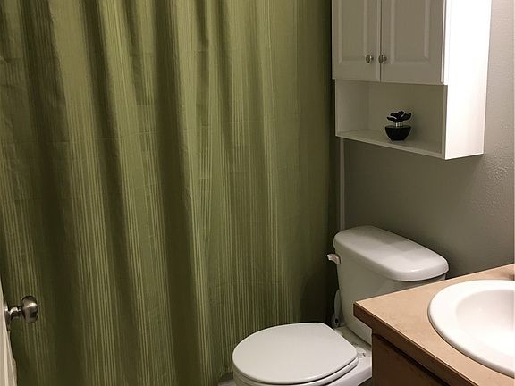 3rd image of 1401 E Raymond Dr