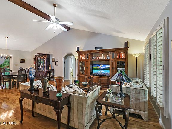 4th image of 30 Laurel Cir