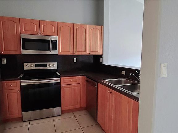 2nd image of 2908 SE 17th Ave Unit 202