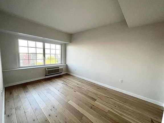5th image of 555 Waverly Ave APT 6H