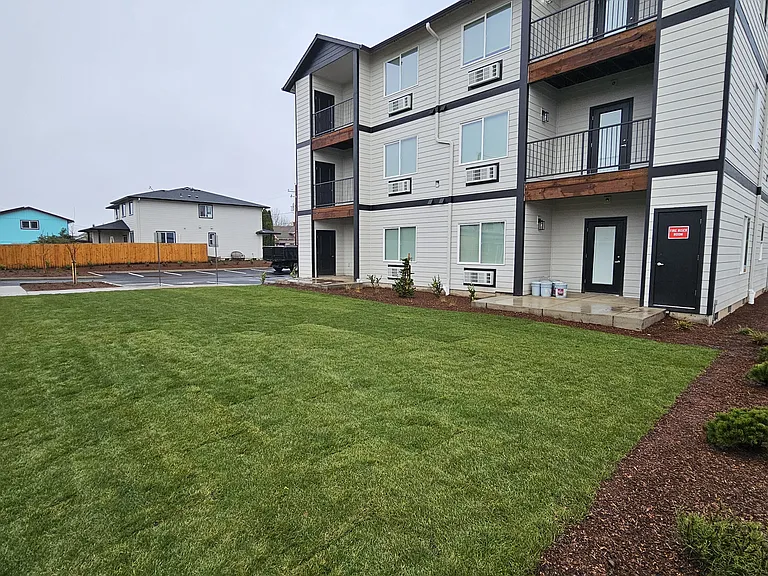 650 1st Ave SE — Photo 5