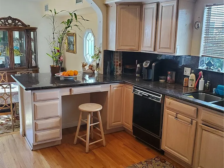 12944 Woodbridge St — Photo 5