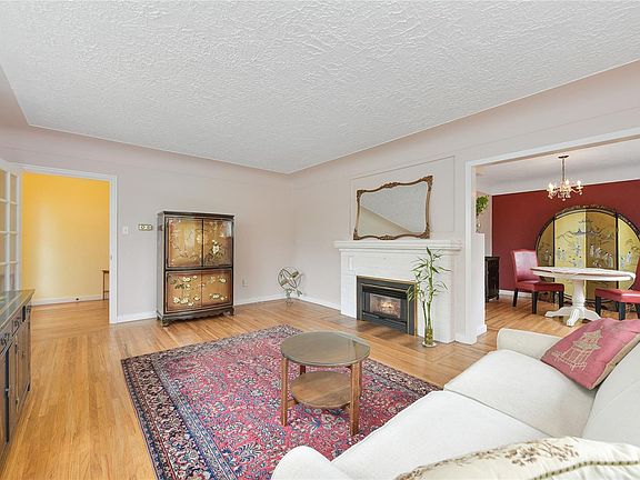 3rd image of 2771 Foul Bay Rd