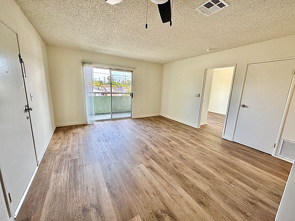3rd image of 11058 Cantlay St #1