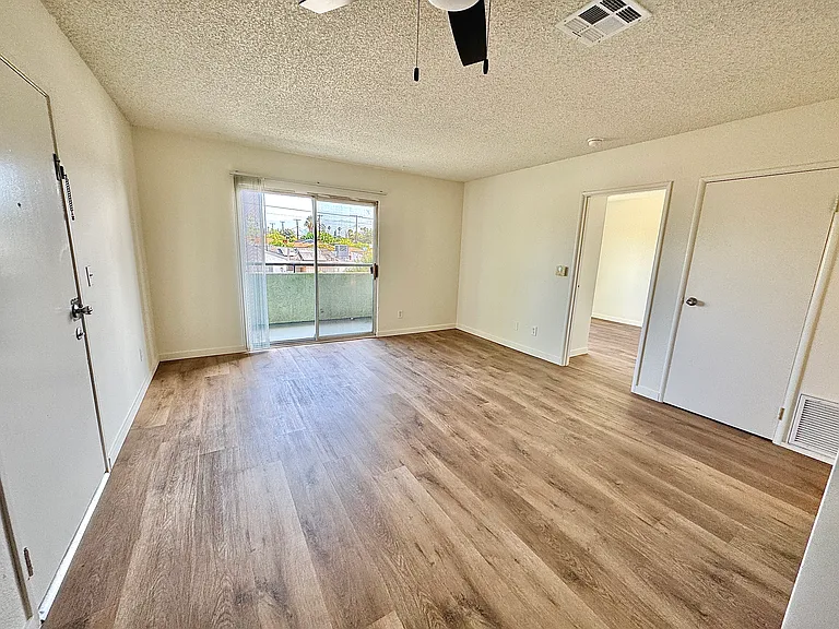 11058 Cantlay St #1 — Photo 2