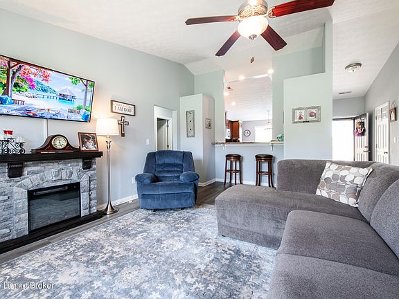 5th image of 50 Wexford Ct