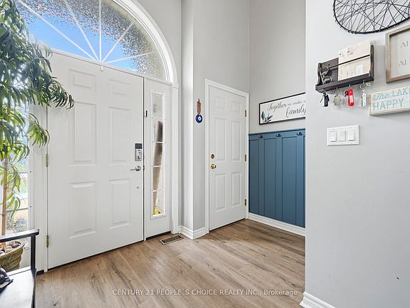 5th image of 792 Oakwood Dr
