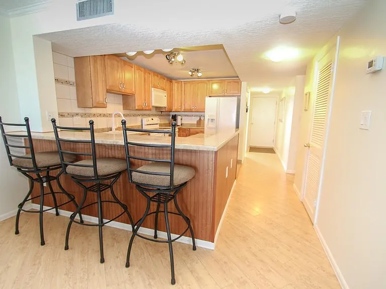 555 Fillmore Ave #404 — Photo 3