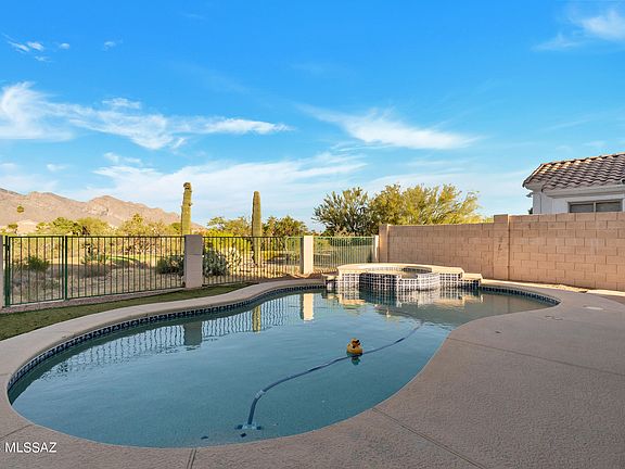 3rd image of 11084 N Divot Dr