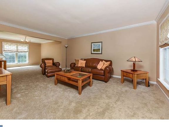 5th image of 150 Ascot Ct