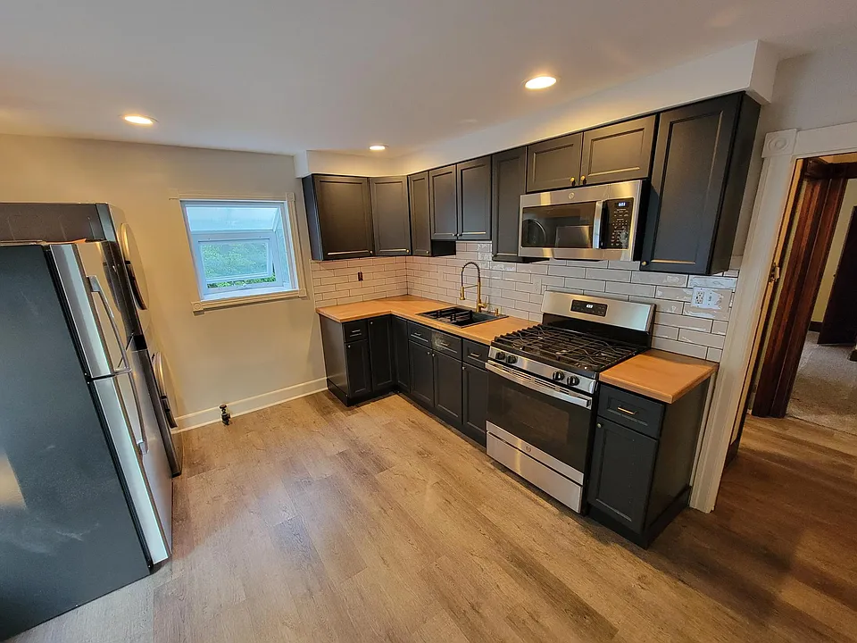 Kitchen w luxury vinyl plank flooring