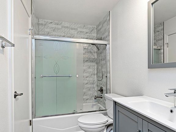 5th image of 266 21st Ave #305