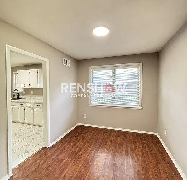 2310 Theda Ave — Photo 3