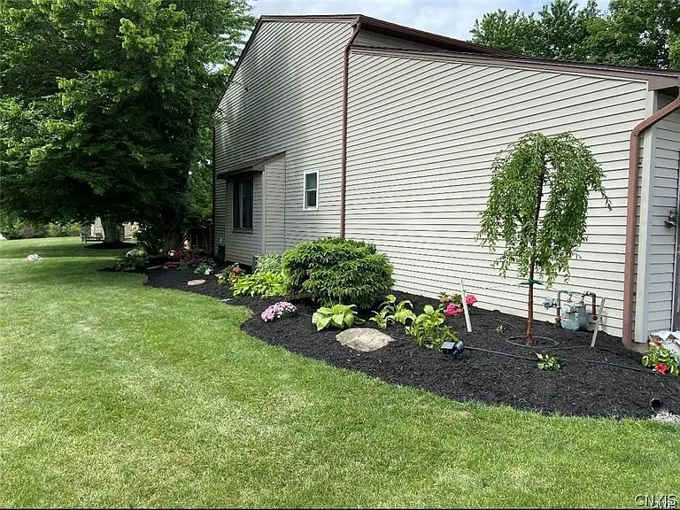 8423 Bubbling Springs Dr — Photo 43