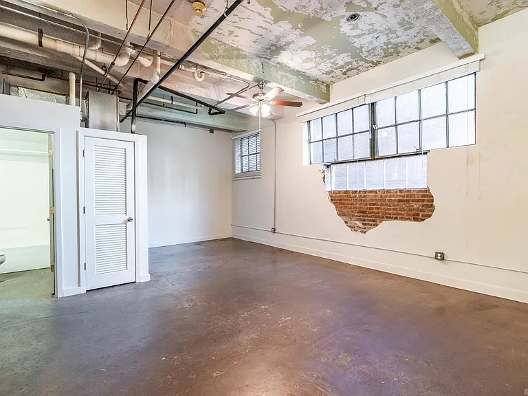 424 E 3rd St #208 — Photo 3