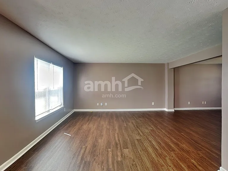 787 Tulip Ln — Photo 7