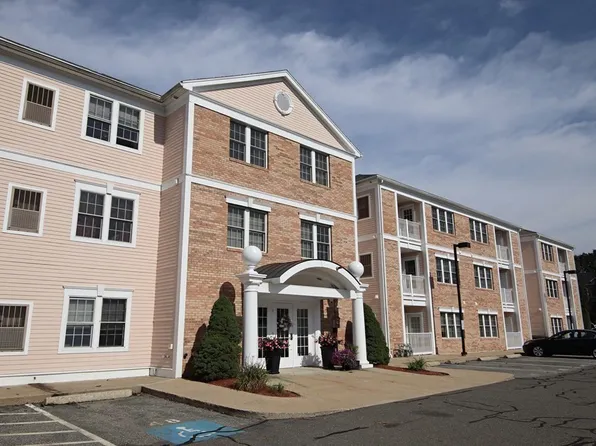 1 Millbrook Ln APT 201, Wakefield, MA 01880