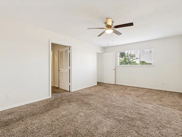 3611 Stables Ln — Photo 17