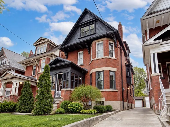 186 Grenadier Rd, Toronto, ON M6R 1R7