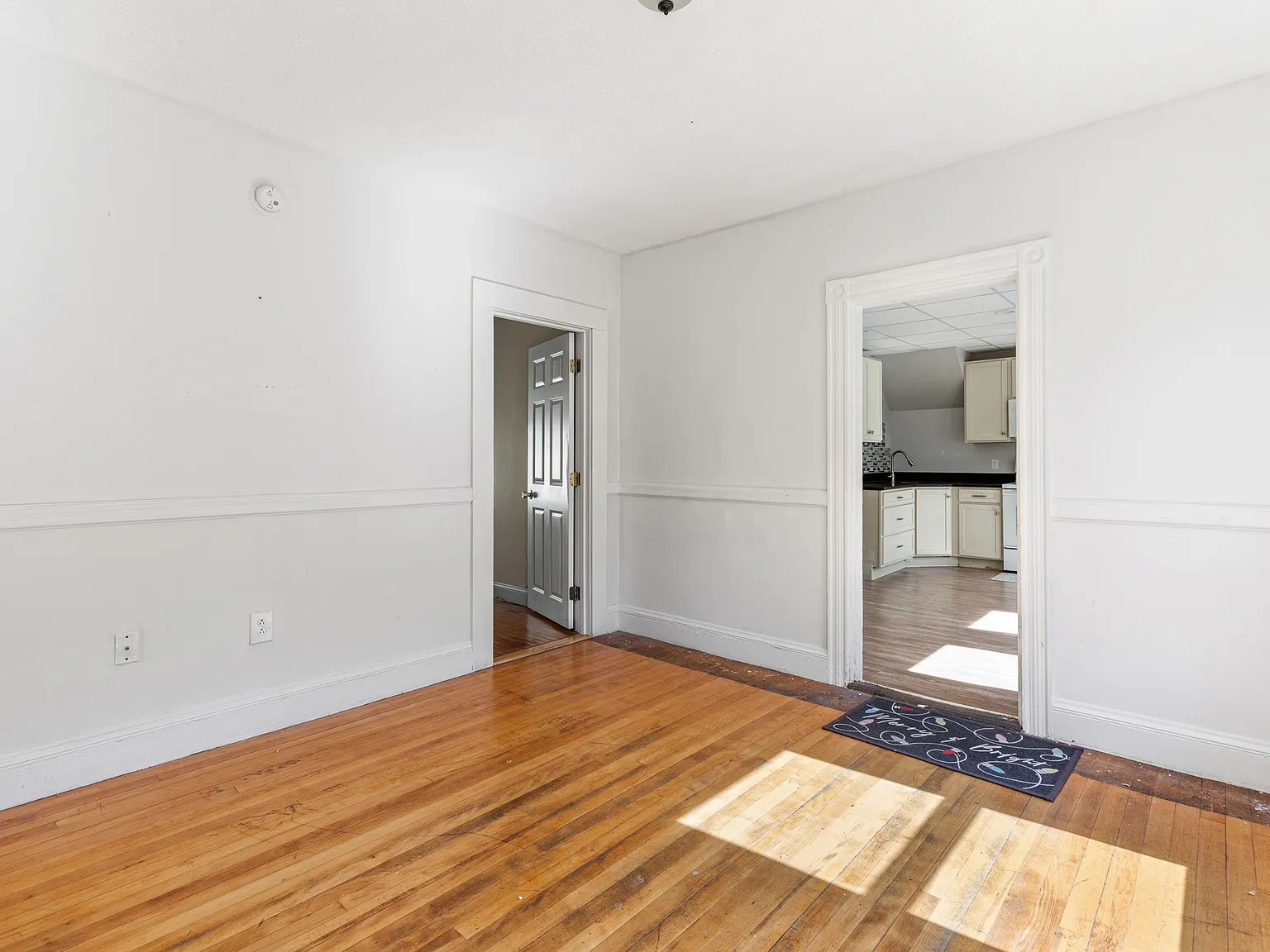 3 bed, 1080 sqft, $1,600 — Photo 2