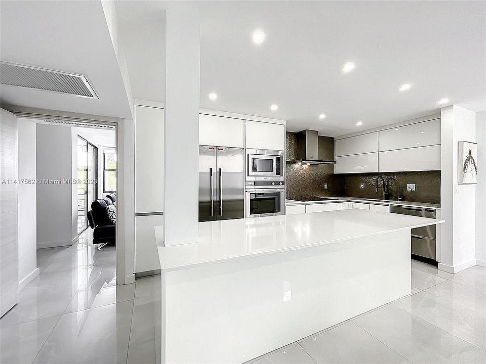 1st image of 20291 NE 30th Ave #Penthouse 24